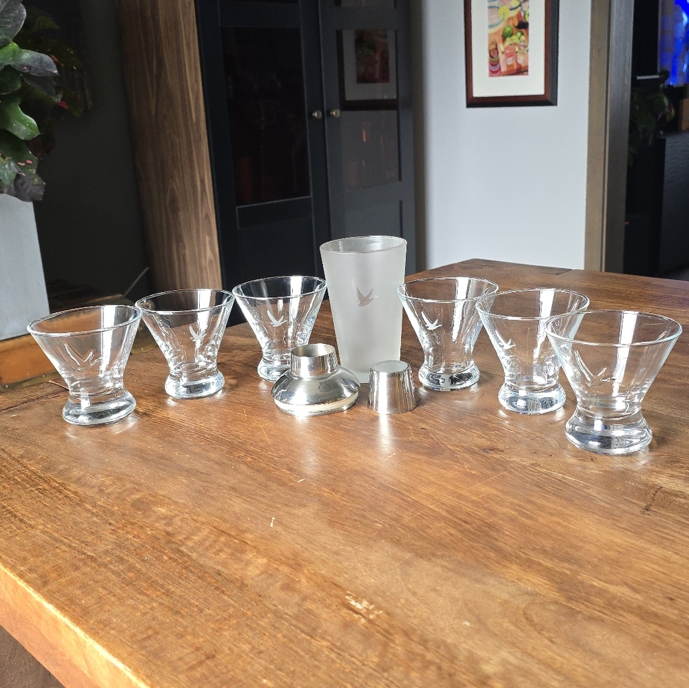 Grey Goose Cocktail Set With Shaker And 6 Glasses